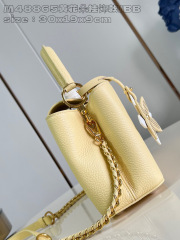 Louis Vuitton Capucines Ost-West Größe: 30 * 19 * 9 cm
