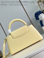 Louis Vuitton Capucines Ost-West Größe: 30 * 19 * 9 cm