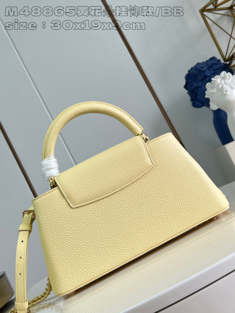 Louis Vuitton Capucines Ost-West Größe: 30 * 19 * 9 cm