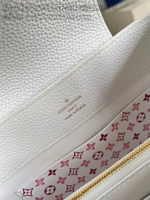 Louis Vuitton Capucines East-West Size：30*19*9cm