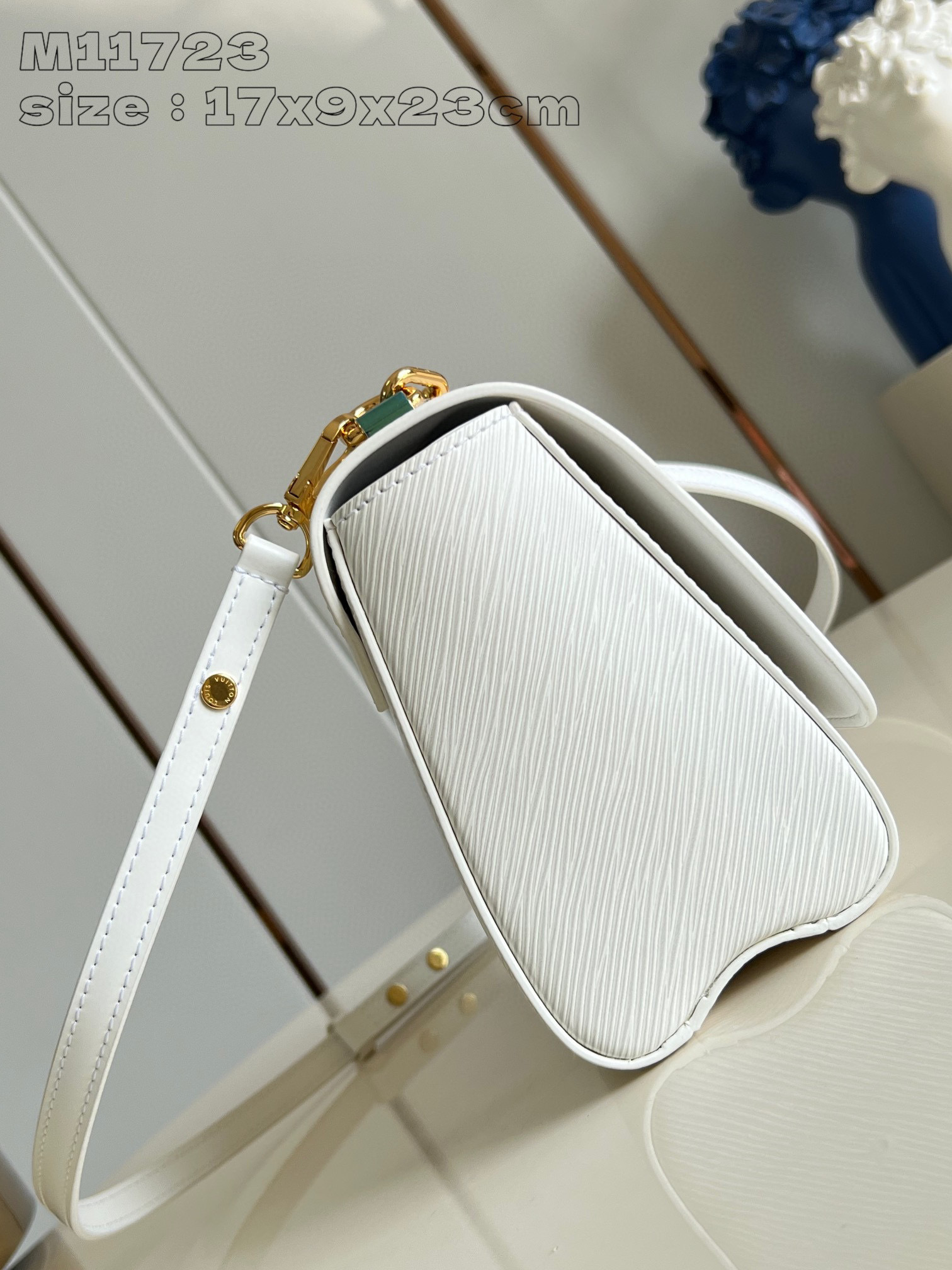 Louis Vuitton Twist-Monogramm Größe: 23 x 17 x 9,5 cm