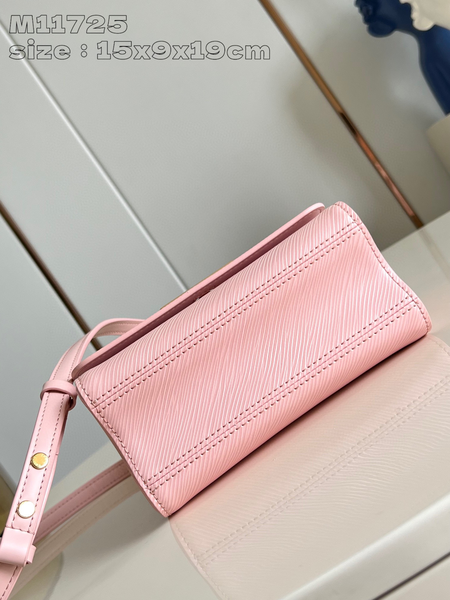 Louis Vuitton Twist Monogram Saiz：23*17*9.5sm