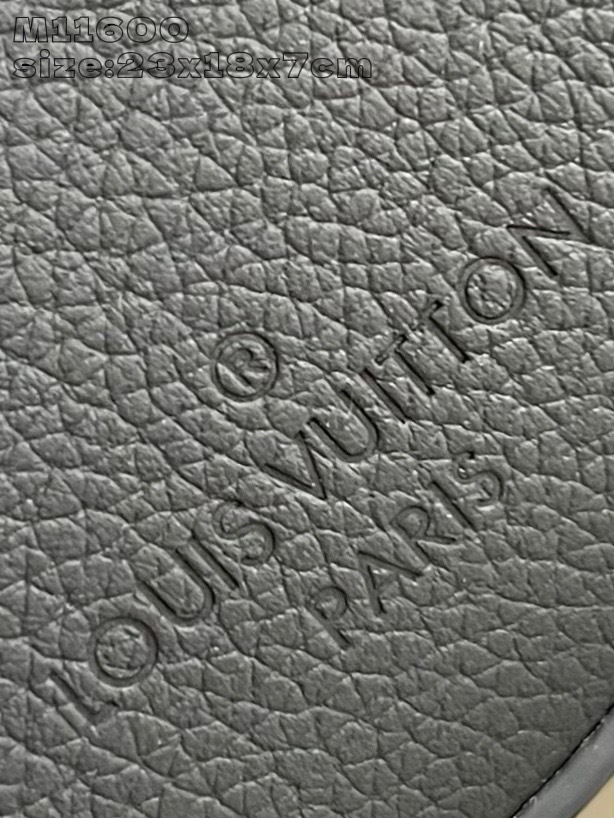 Louis Vuitton Fastline     Size：23.5*18*7cm