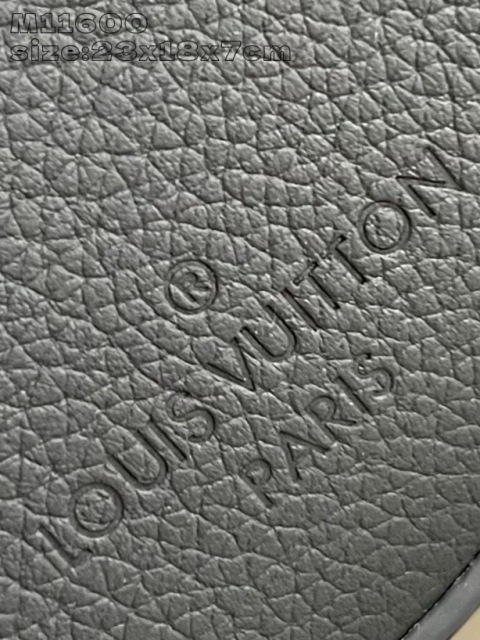 Louis Vuitton Fastline     Size：23.5*18*7cm