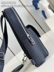 Louis Vuitton  Pilot         Size：30*20*4cm