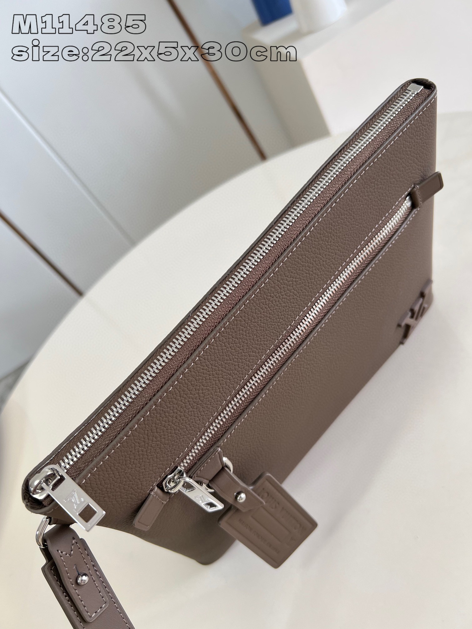 Louis Vuitton 航空信尺寸：30*22*5cm