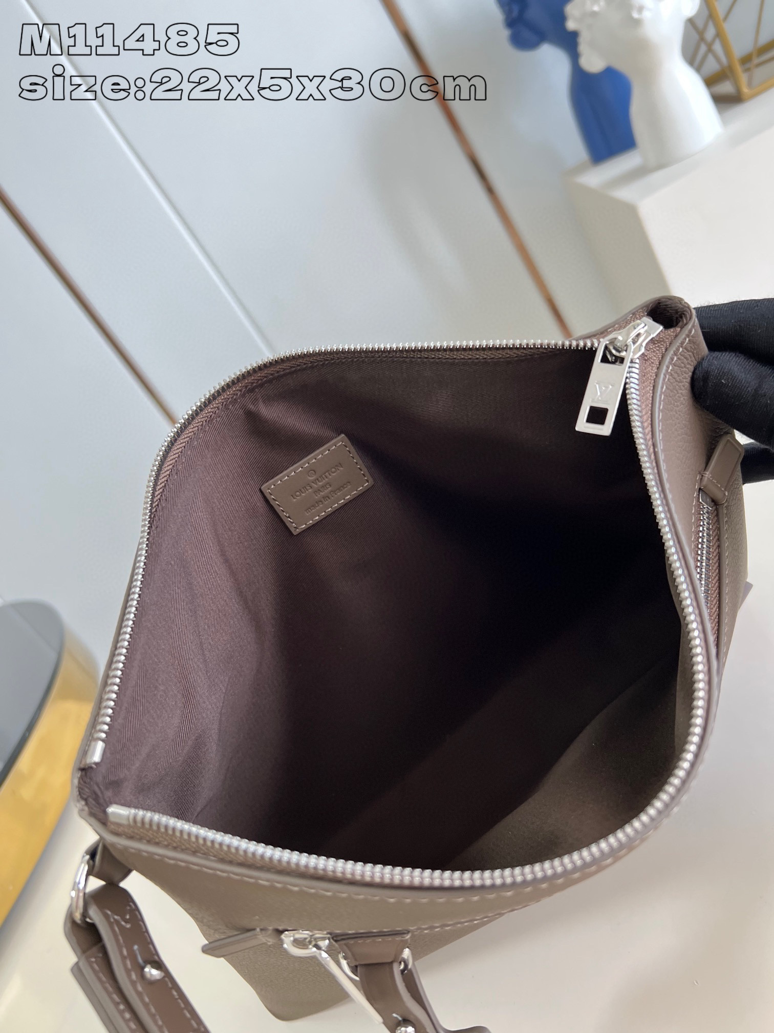Louis Vuitton 航空信尺寸：30*22*5cm