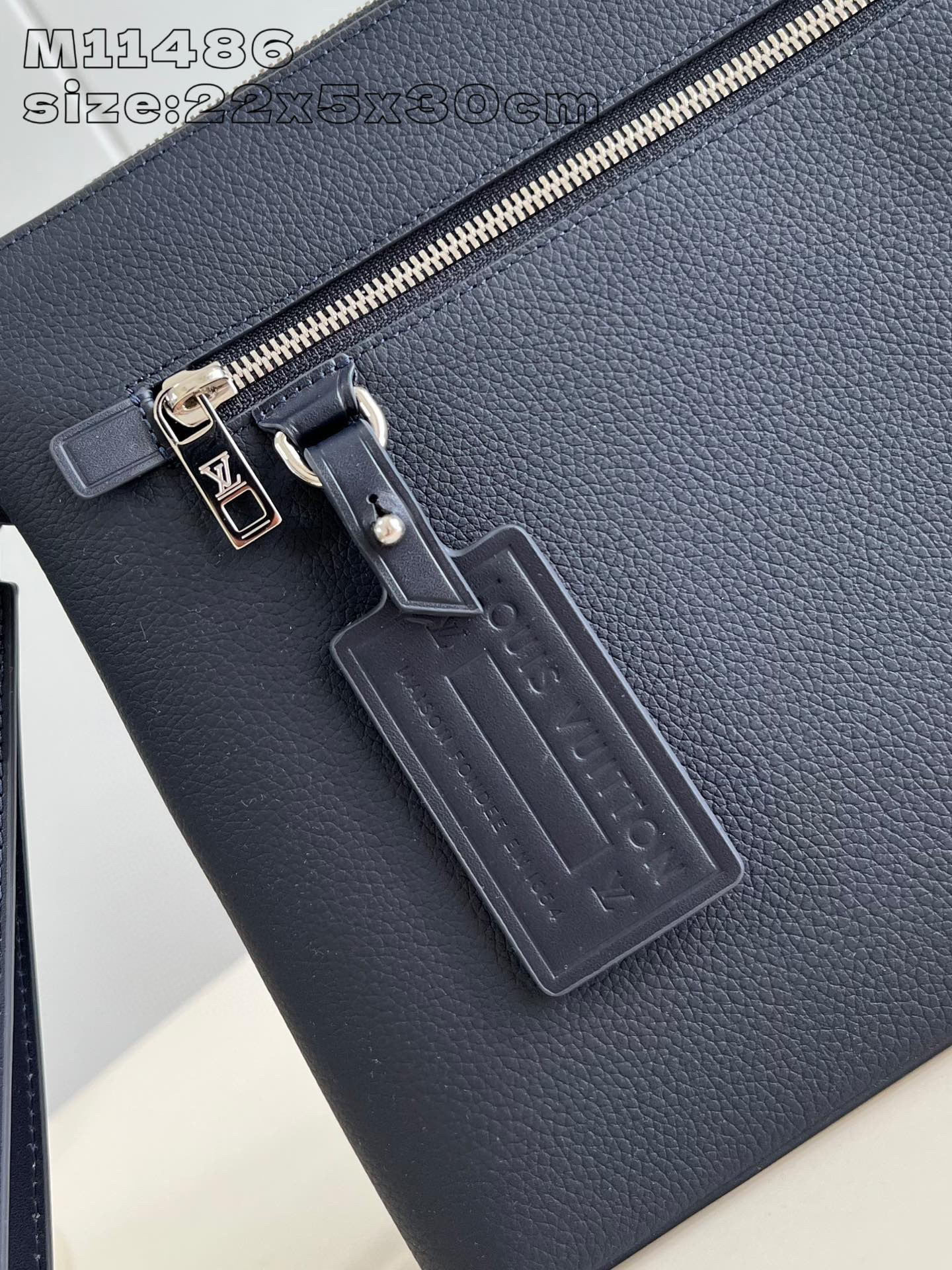 Louis Vuitton 航空信尺寸：30*22*5cm
