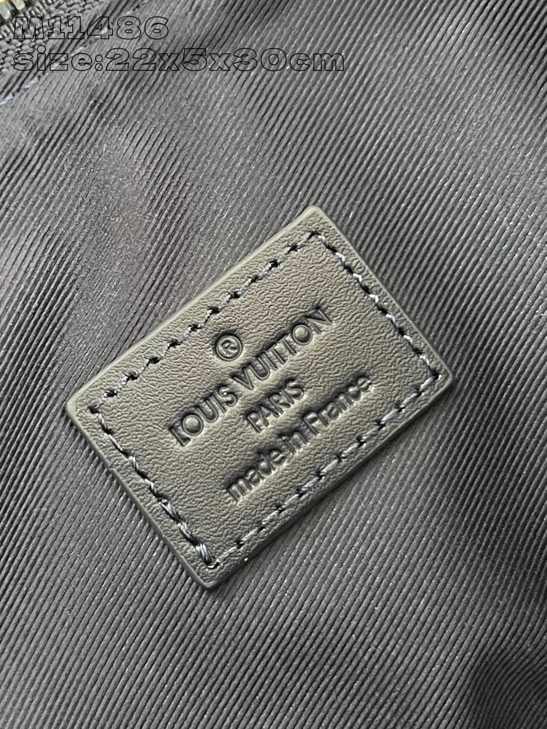 Louis Vuitton 航空信尺寸：30*22*5cm