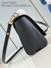 Louis Vuitton Twisted 尺寸：23*17*9.5cm