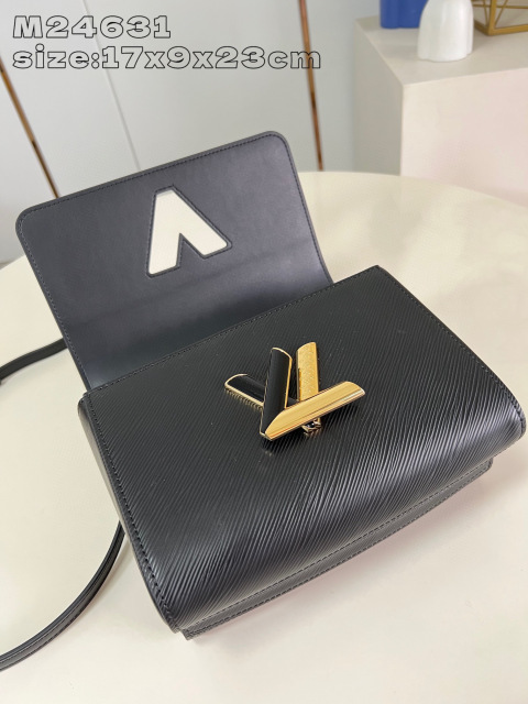Louis Vuitton Twisted 尺寸：23*17*9.5cm