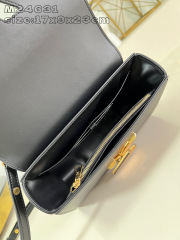 Louis Vuitton Twisted 尺寸：23*17*9.5cm