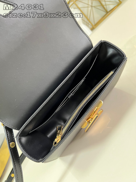 Louis Vuitton Twisted 尺寸：23*17*9.5cm