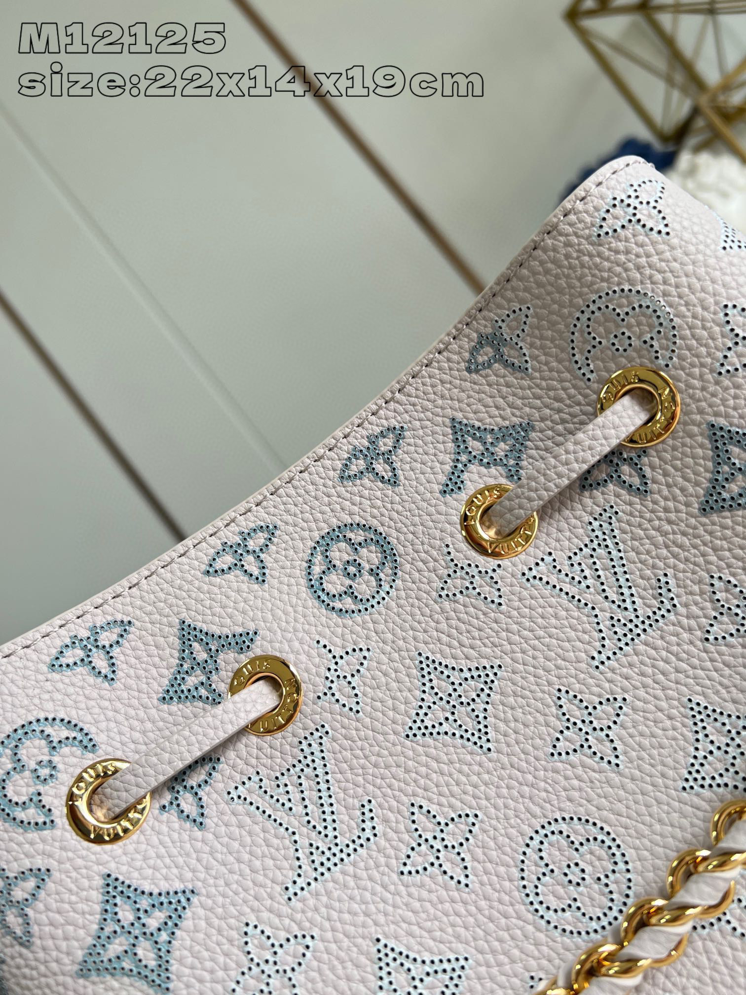Louis Vuitton Bella        Size：22*14*19cm
