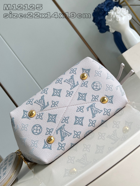 Louis Vuitton Bella        Size：22*14*19cm