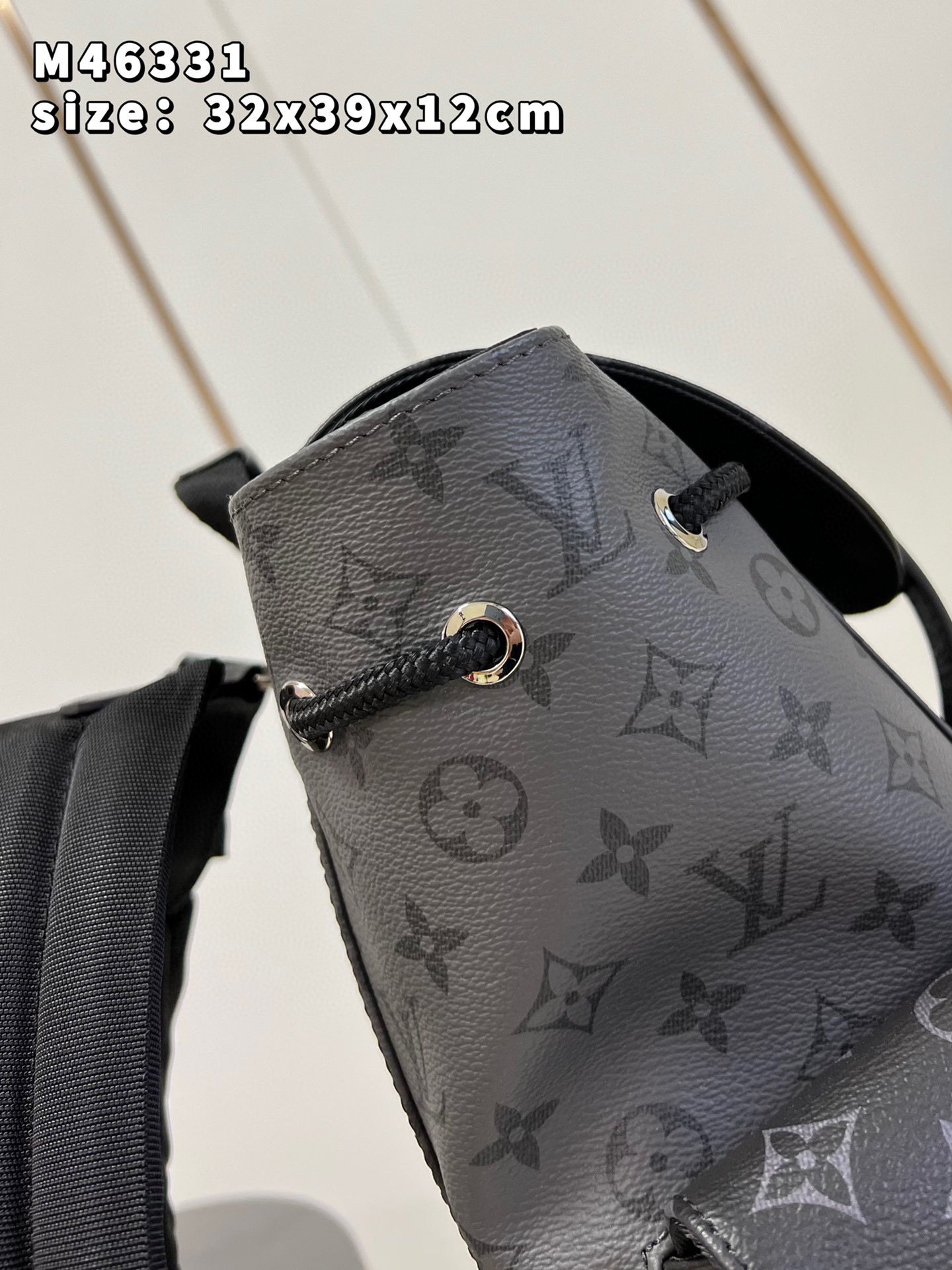 Louis Vuitton  Christopher Size：39*32*12cm