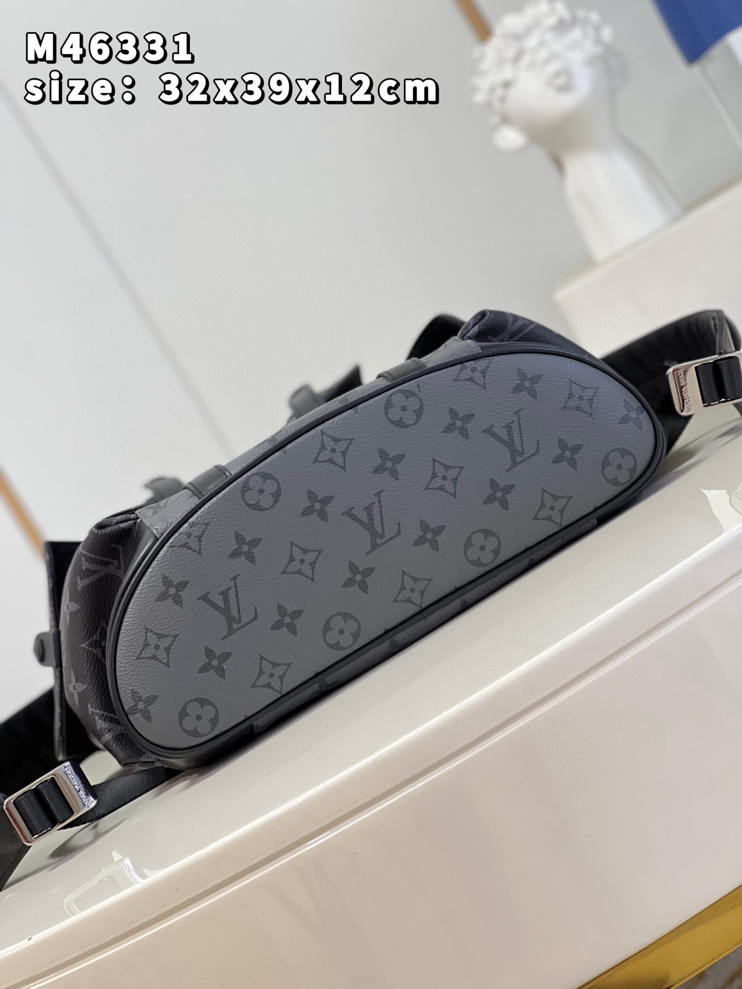 Louis Vuitton  Christopher Size：39*32*12cm