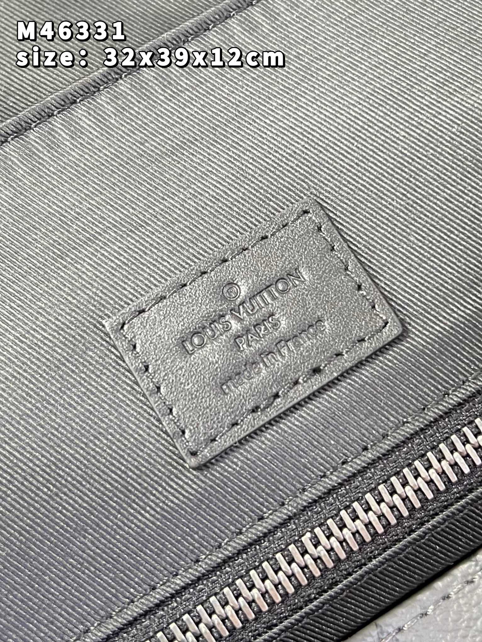Louis Vuitton  Christopher Size：39*32*12cm
