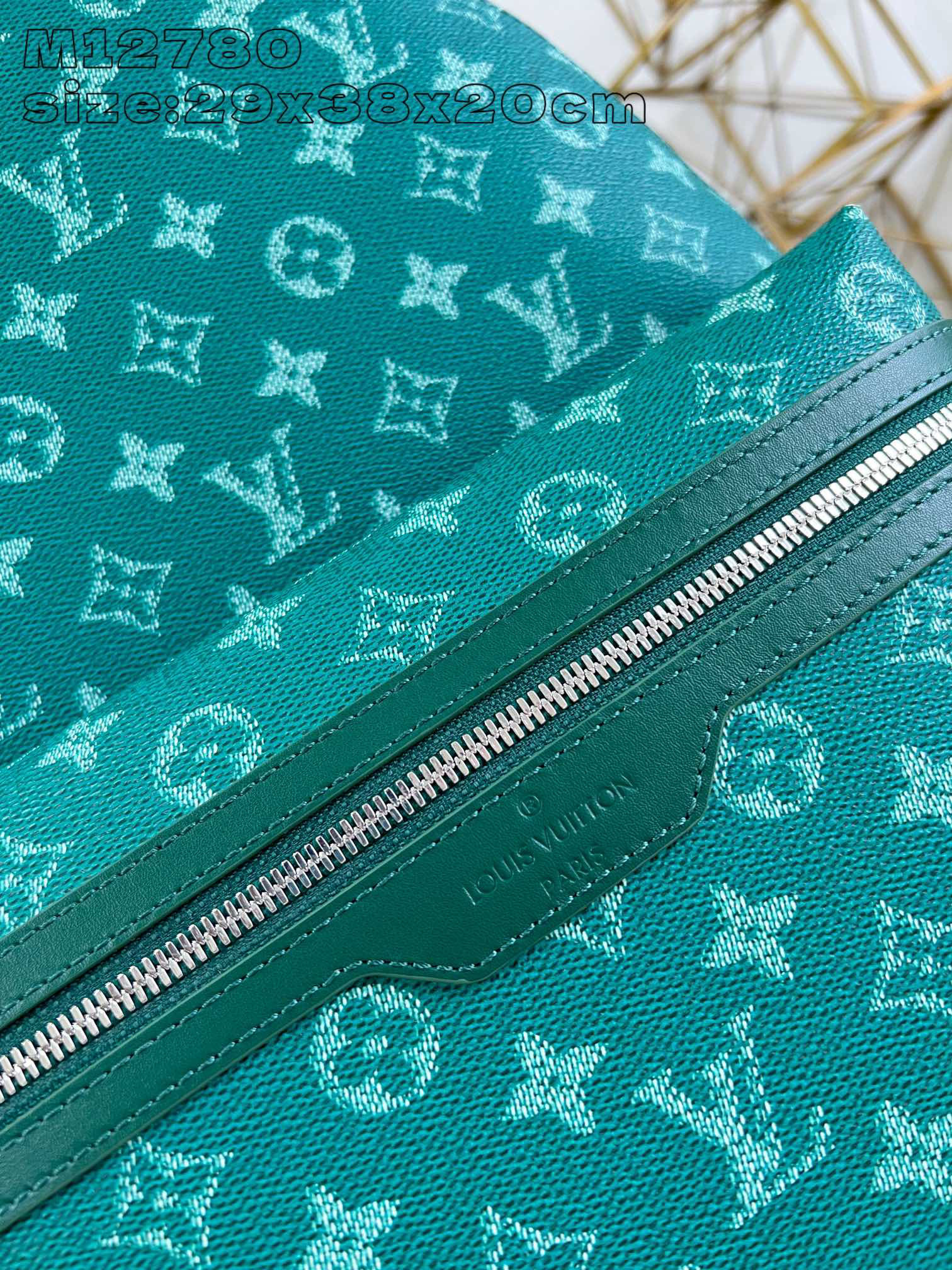 Louis Vuitton Discovery Größe: 38 x 29 x 20 cm