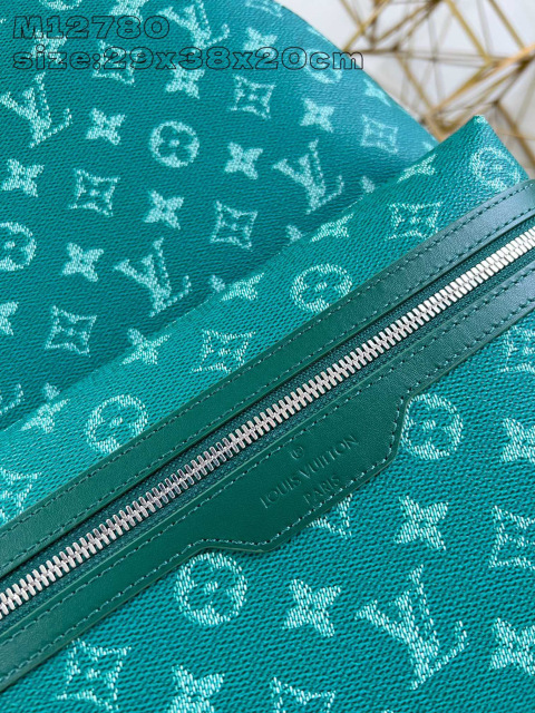 Louis Vuitton Discovery Größe: 38 x 29 x 20 cm