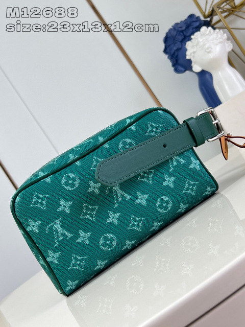 Louis Vuitton  Locker Dopp Kit Size：23*13*12cm