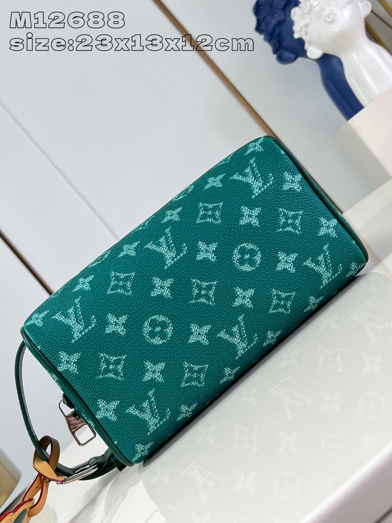 Louis Vuitton  Locker Dopp Kit Size：23*13*12cm