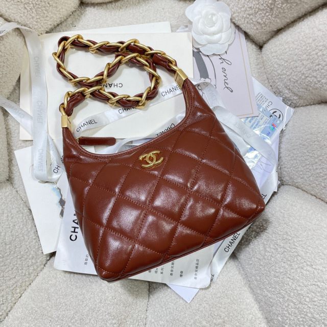Chanel 24a hobo Dimensioni: 22,5*19,5*8,5 cm