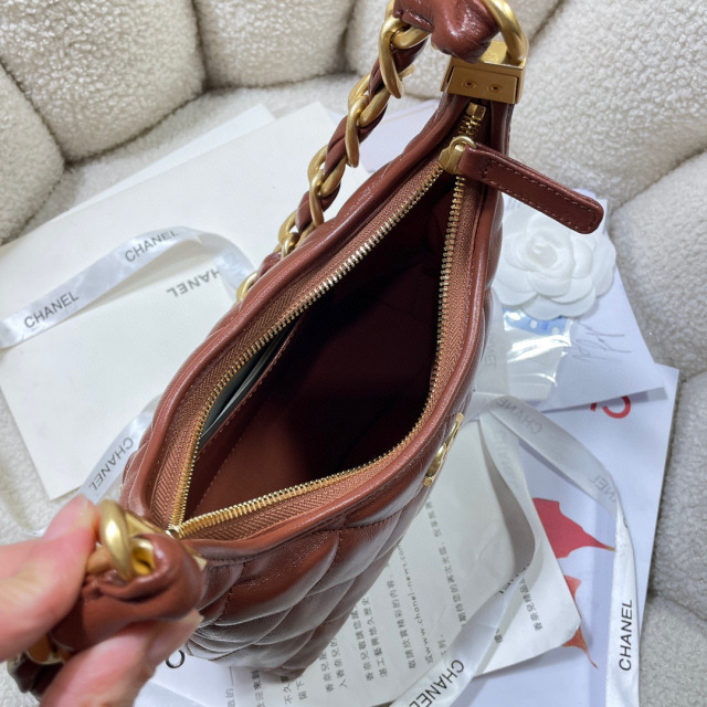 Chanel 24a hobo Dimensioni: 22,5*19,5*8,5 cm