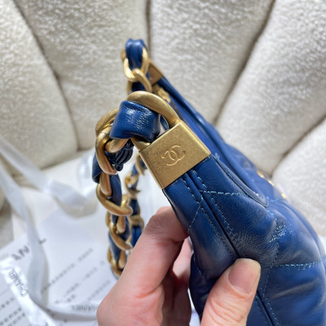 Chanel 24a hobo Dimensioni: 22,5*19,5*8,5 cm