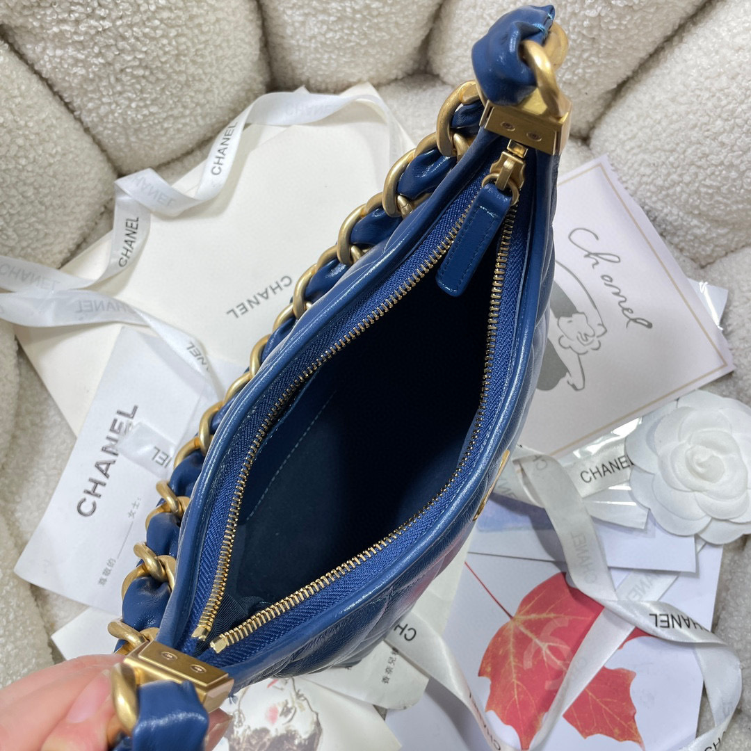 Chanel 24a hobo Dimensioni: 22,5*19,5*8,5 cm