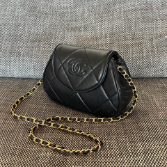 Dimensioni Chanel Yuanbaobao: 22 x 14 x 6,5 cm