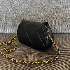 Dimensioni Chanel Yuanbaobao: 22 x 14 x 6,5 cm