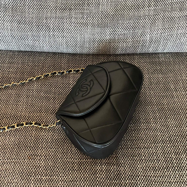 Dimensioni Chanel Yuanbaobao: 22 x 14 x 6,5 cm