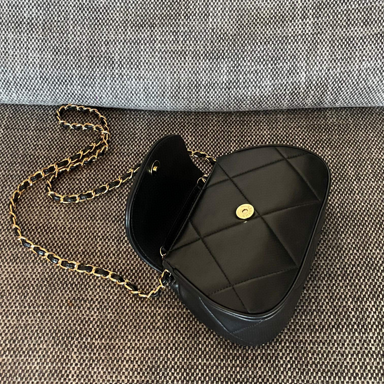 Dimensioni Chanel Yuanbaobao: 22 x 14 x 6,5 cm