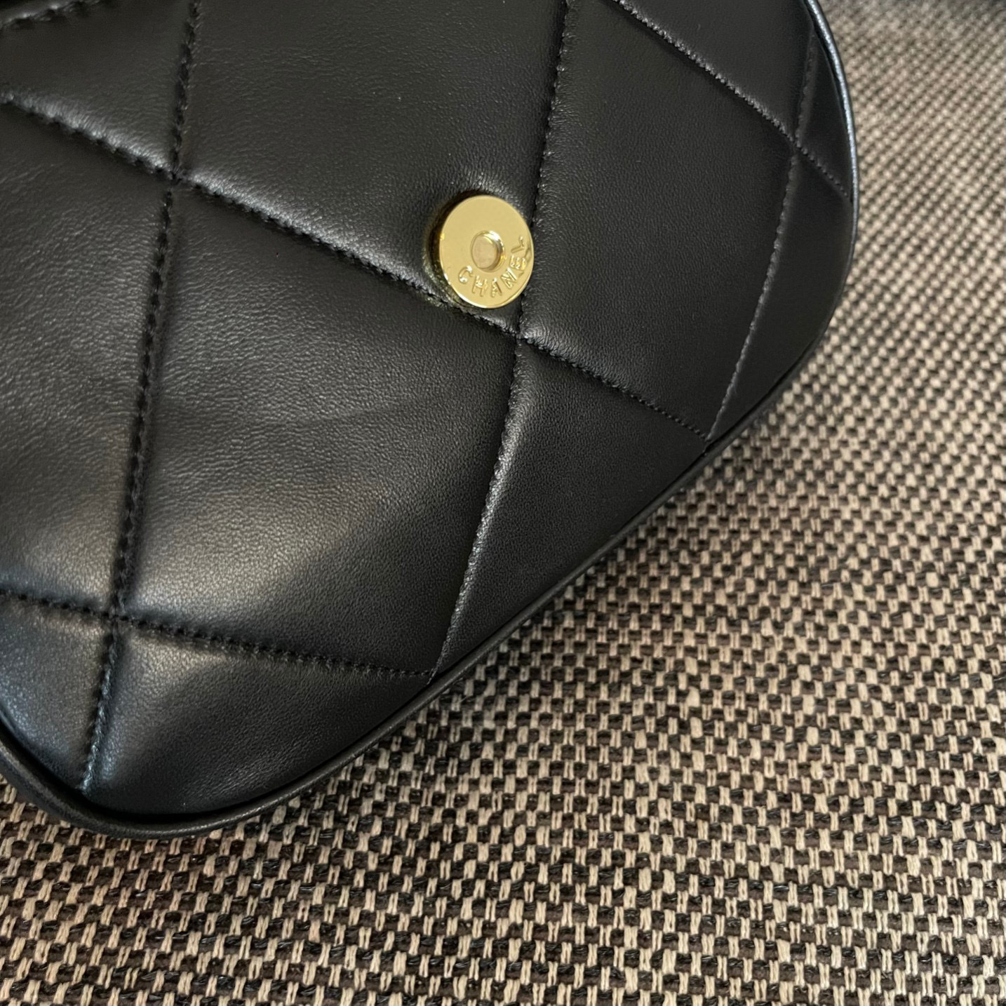 Dimensioni Chanel Yuanbaobao: 22 x 14 x 6,5 cm