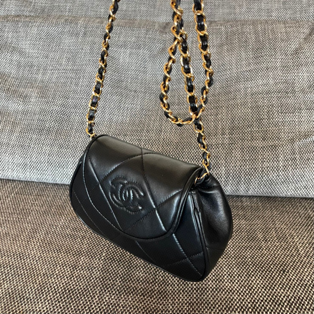 Dimensioni Chanel Yuanbaobao: 22 x 14 x 6,5 cm