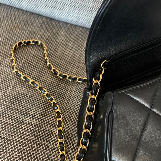 Dimensioni Chanel Yuanbaobao: 22 x 14 x 6,5 cm