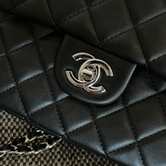 Chanel Leather chain shoulder  Size：29*17*5cm