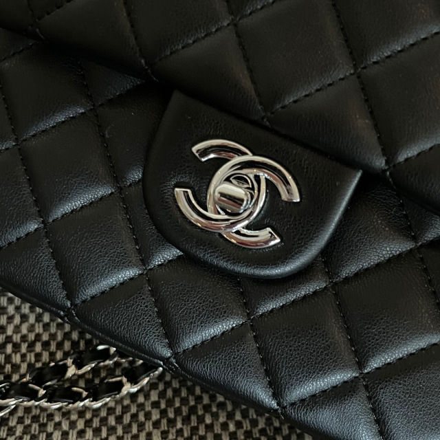 Chanel Leather chain shoulder  Size：29*17*5cm
