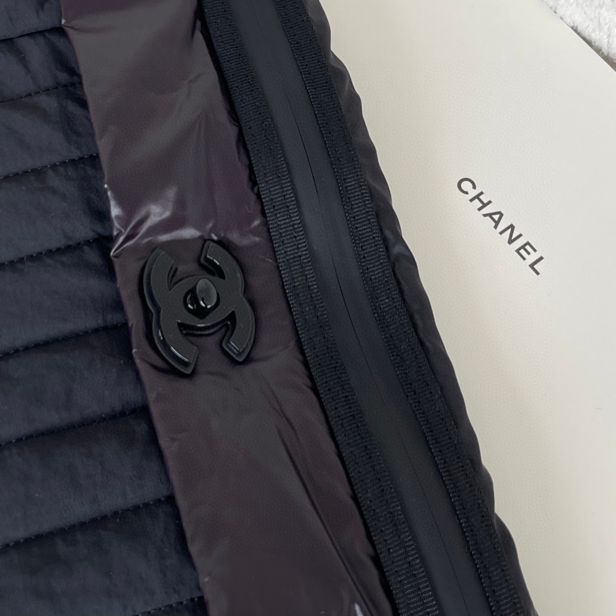 Chanel Nylon Schultern Größe: 44 * 35 * 3 cm