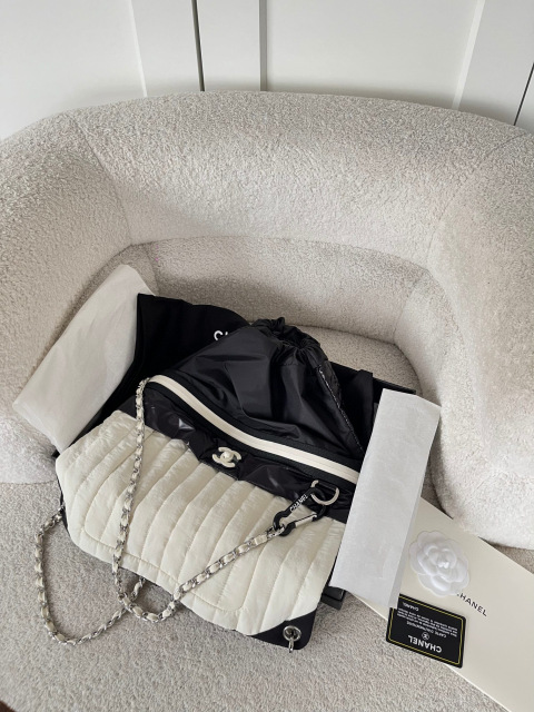 Chanel Nylon Schultern Größe: 44 * 35 * 3 cm