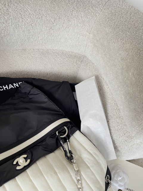 Chanel Nylon Schultern Größe: 44 * 35 * 3 cm