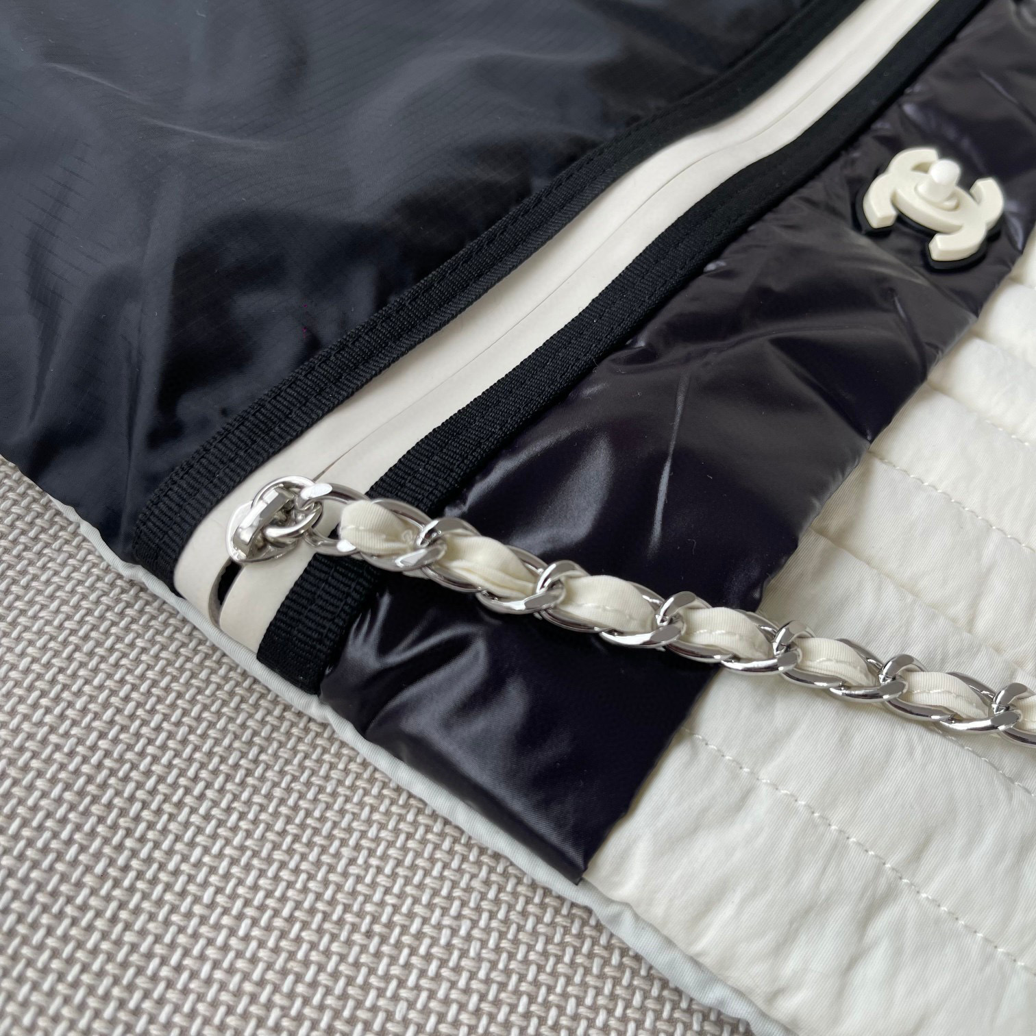 Chanel Nylon Schultern Größe: 44 * 35 * 3 cm