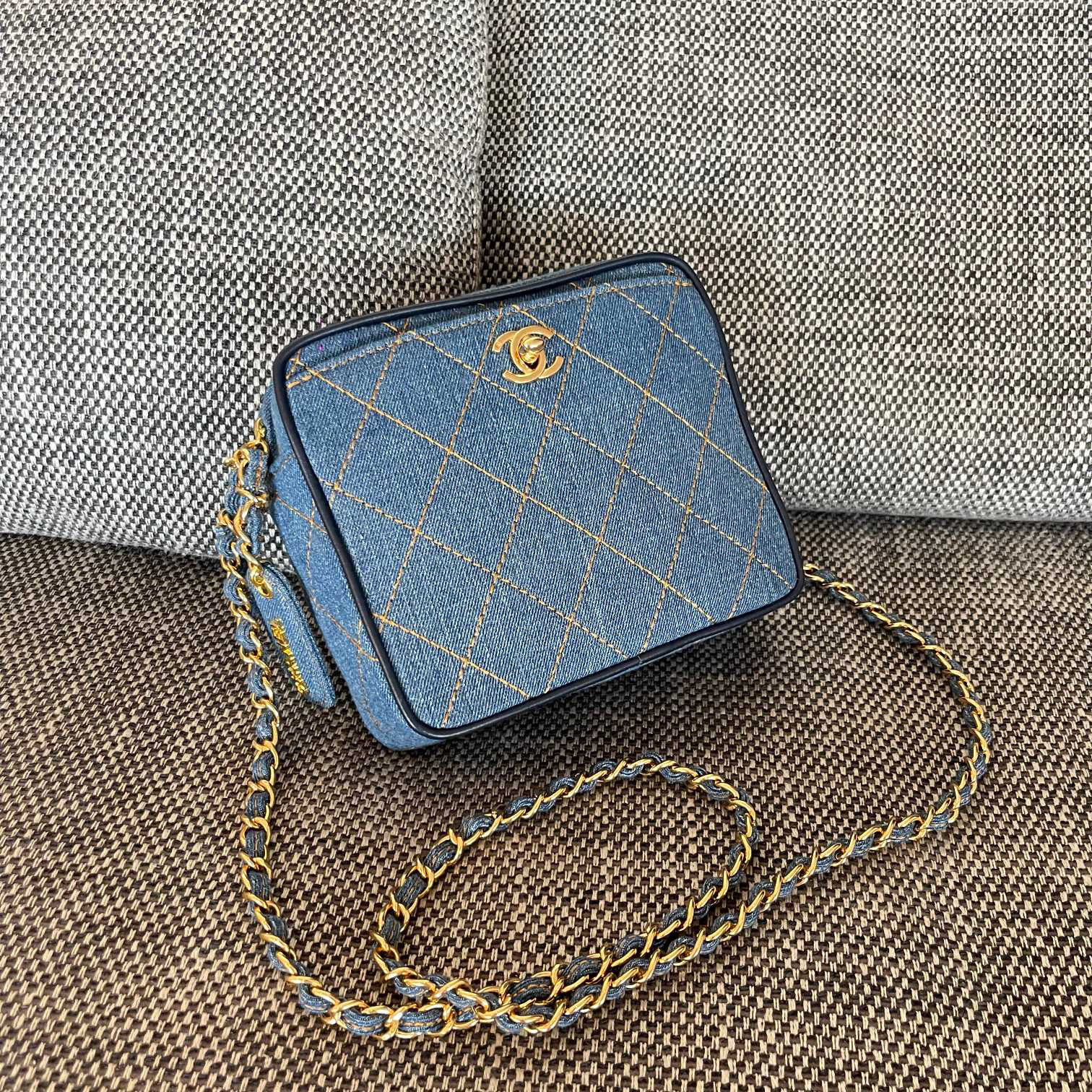 Saiz kamera Chanel Jeans：17.5*15.5*6.5cm