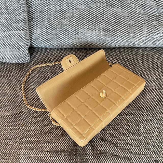 Dimensioni Chanel Binggebao: 26 x 13 x 4 cm