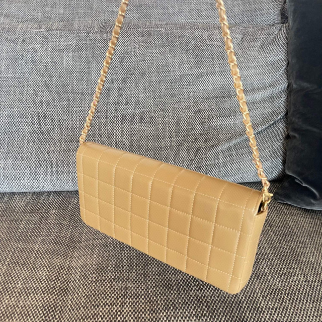 Dimensioni Chanel Binggebao: 26 x 13 x 4 cm