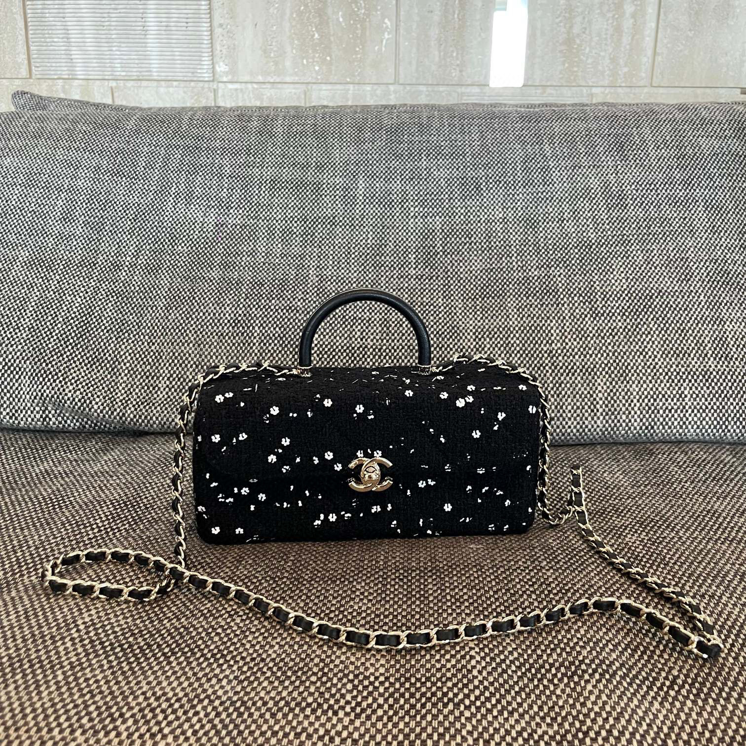 Chanel Tweed Schneeflocken-Pailletten Größe: 22 x 10 x 9 cm
