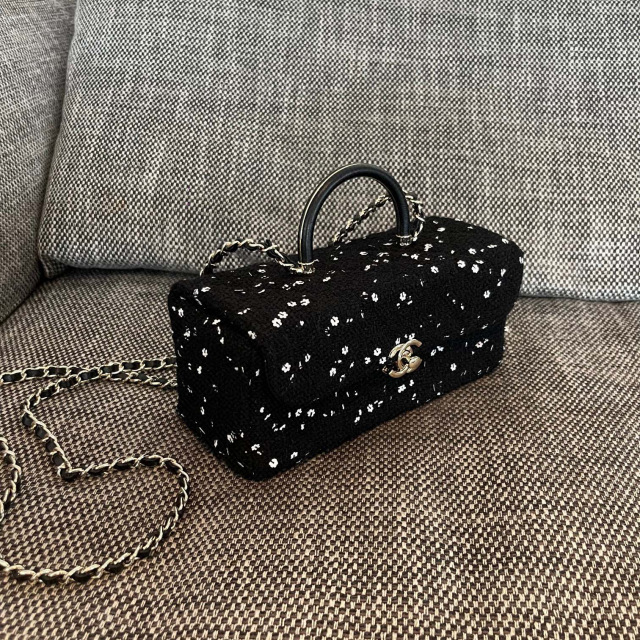 Chanel Tweed Schneeflocken-Pailletten Größe: 22 x 10 x 9 cm