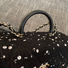 Chanel Tweed Schneeflocken-Pailletten Größe: 22 x 10 x 9 cm