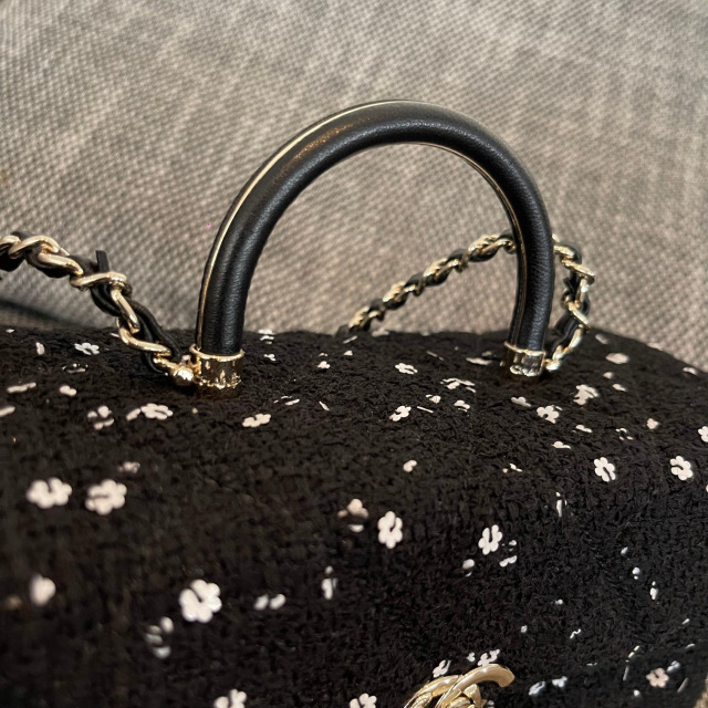 Chanel Tweed Schneeflocken-Pailletten Größe: 22 x 10 x 9 cm